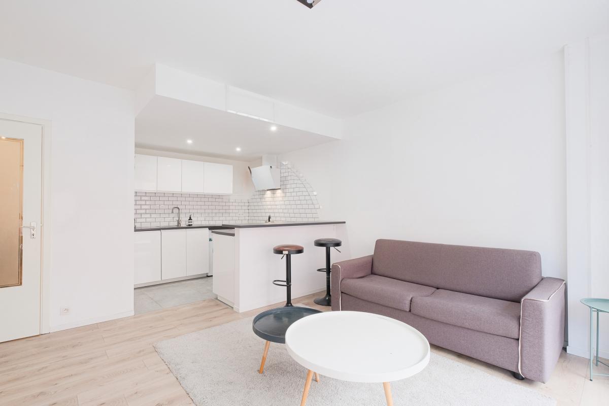 Sous compromis - Quartier Schuman - Lumineux studio rénové