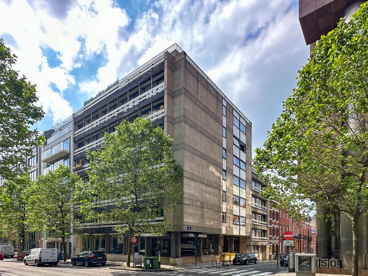 Sous compromis - Quartier Schuman - Lumineux studio rénové