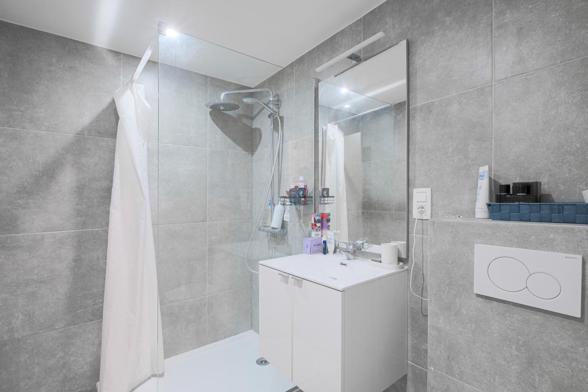 Sous compromis - Quartier Schuman - Lumineux studio rénové