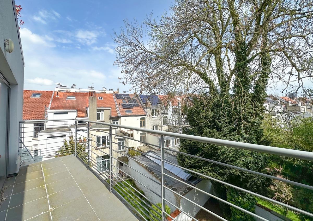 SOUS OFFRE  !! Place Brugmann - Chatelain, appartement 3 chbr - terrasse