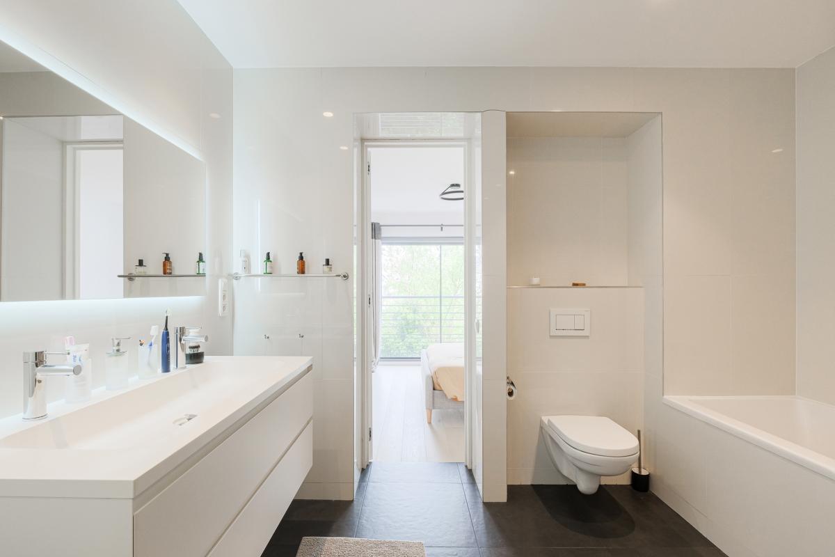 SOUS OFFRE  !! Place Brugmann - Chatelain, appartement 3 chbr - terrasse