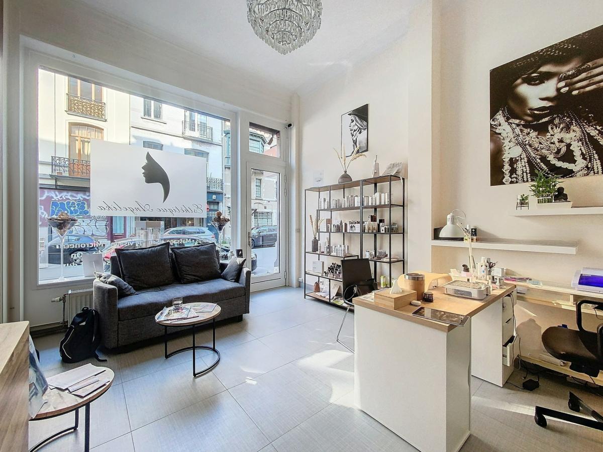 A deux pas de la Place Brugmann, rez-de-chaussée commercial