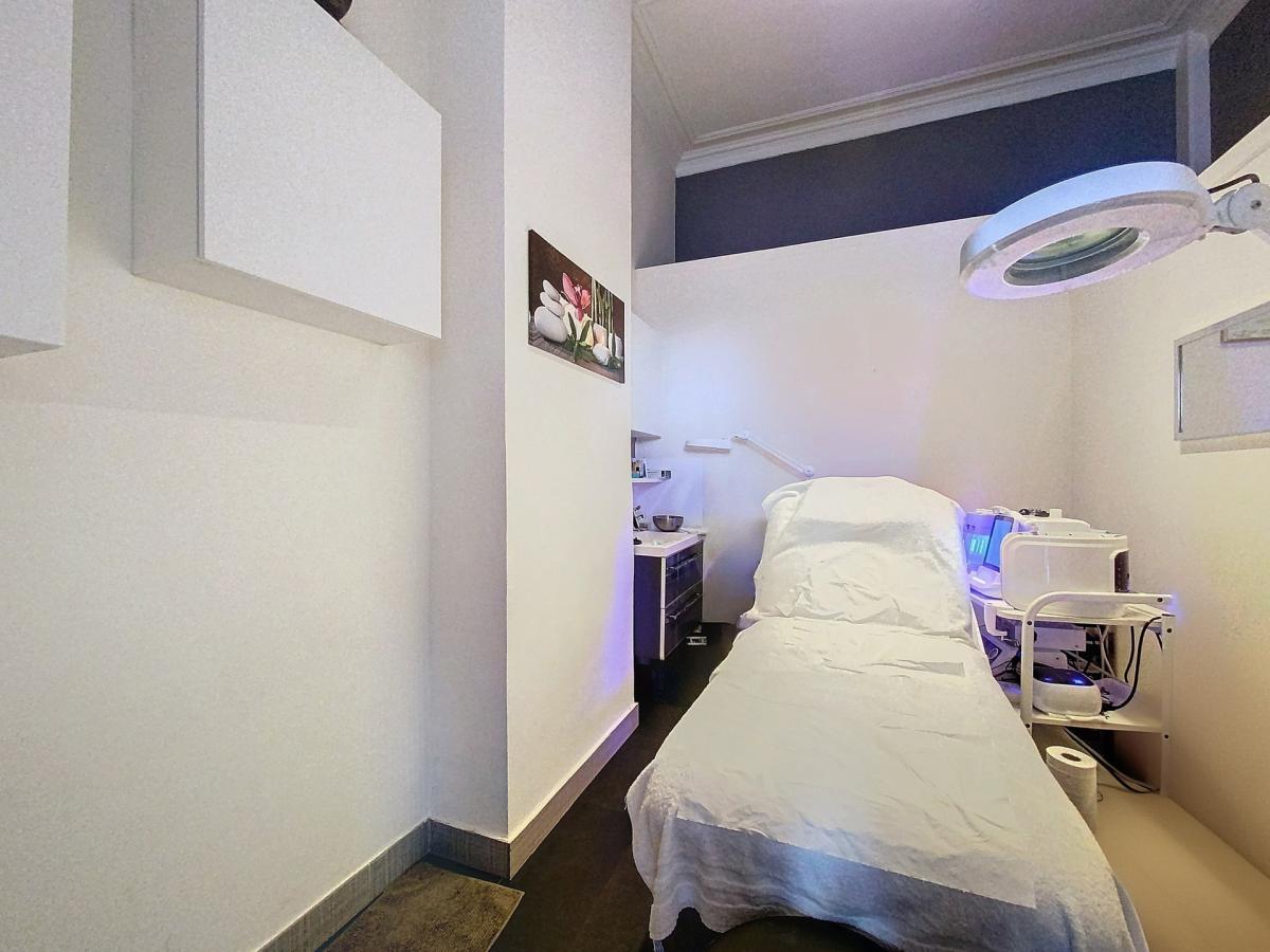 A deux pas de la Place Brugmann, rez-de-chaussée commercial