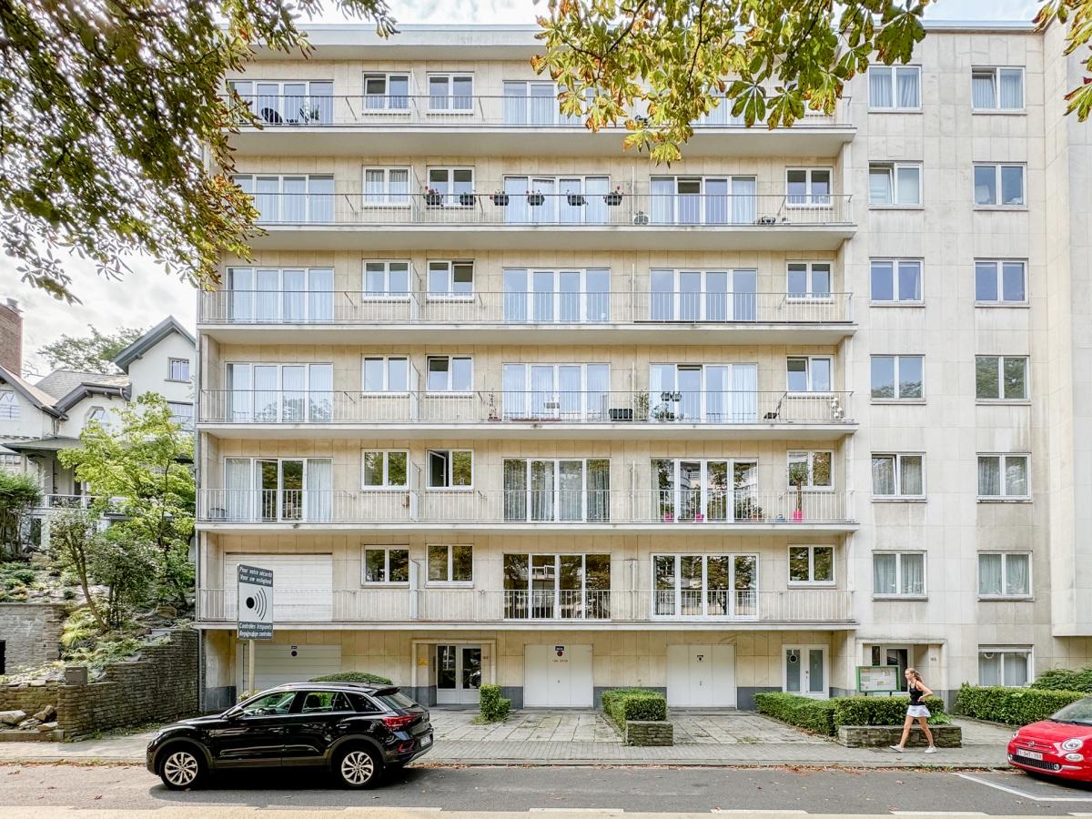 SOUS OFFRE !! Churchill: Appartement 1 chambre à rénover + terrasses