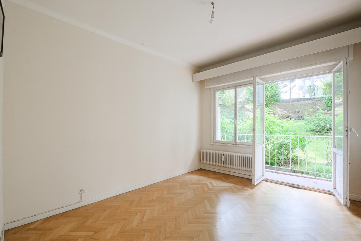 SOUS OFFRE !! Churchill: Appartement 1 chambre à rénover + terrasses