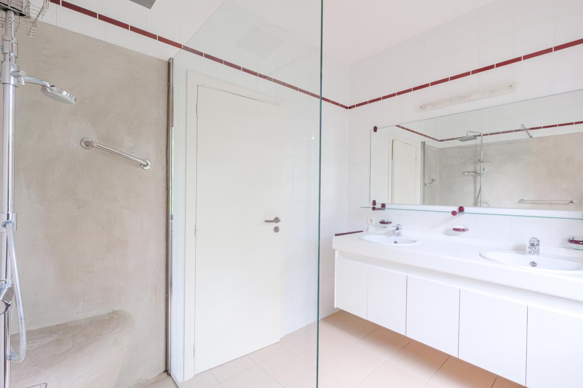SOUS OFFRE !! Parc Brugmann: Magnifique appart. 3 chambres avec terrasse