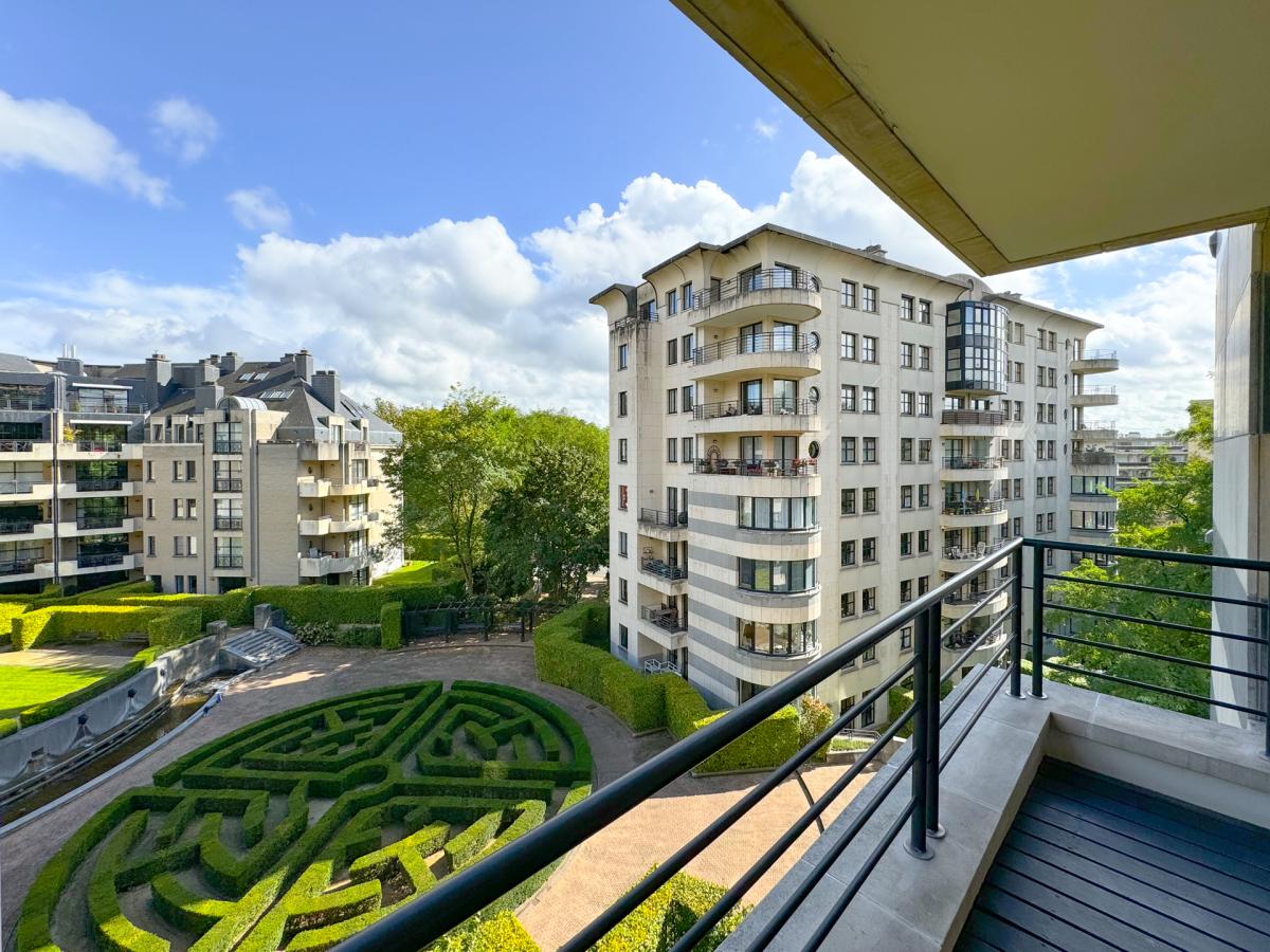 SOUS OFFRE !! Parc Brugmann: Magnifique appart. 3 chambres avec terrasse