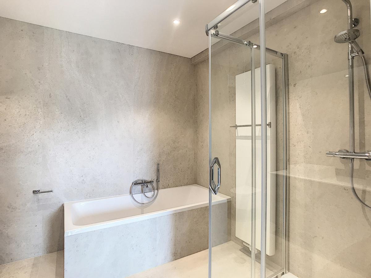 Louise: Prestigieux appartement 3 chambres avec terrasse