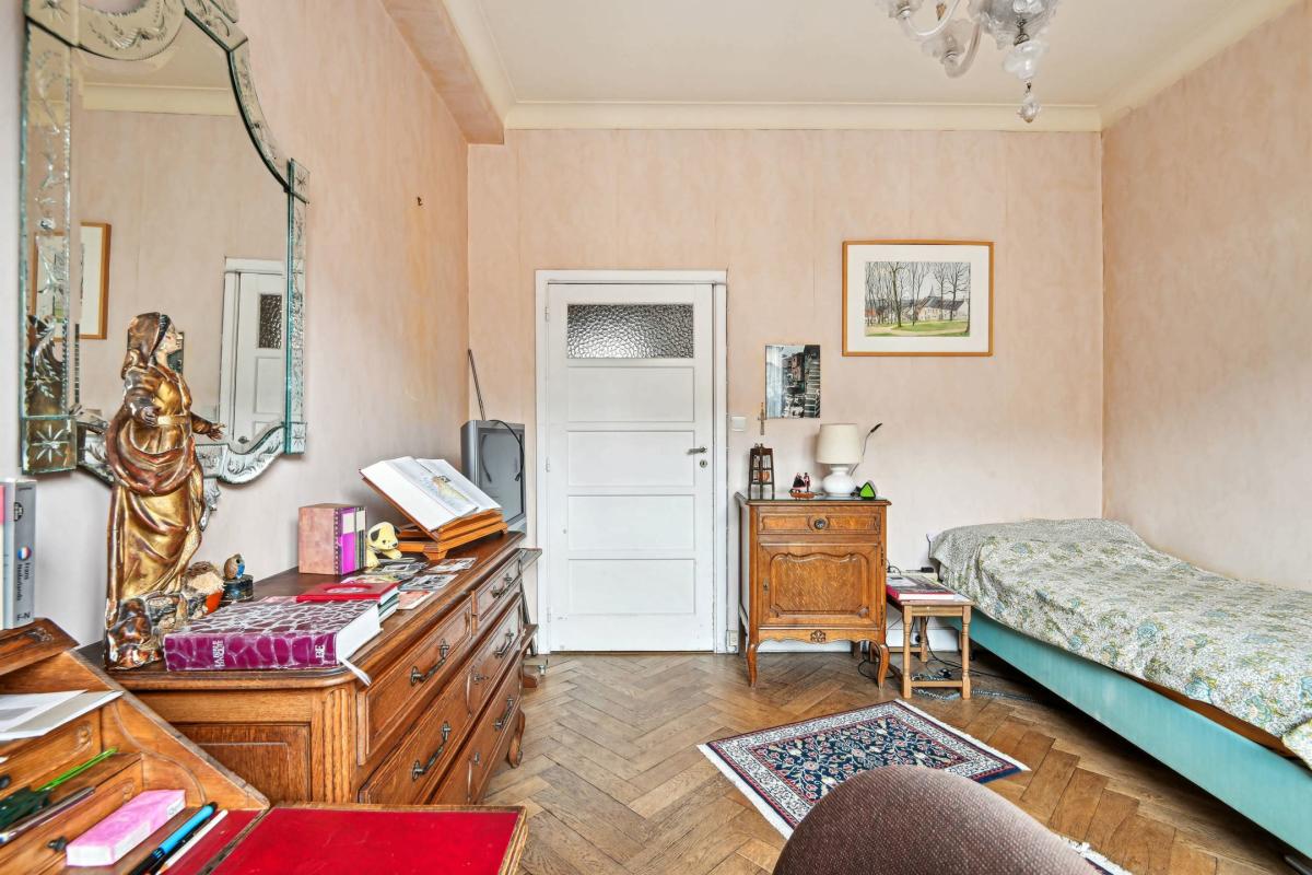 SOUS OFFER !! Place Brugmann: appartement 1 chambre avec balcon et garage