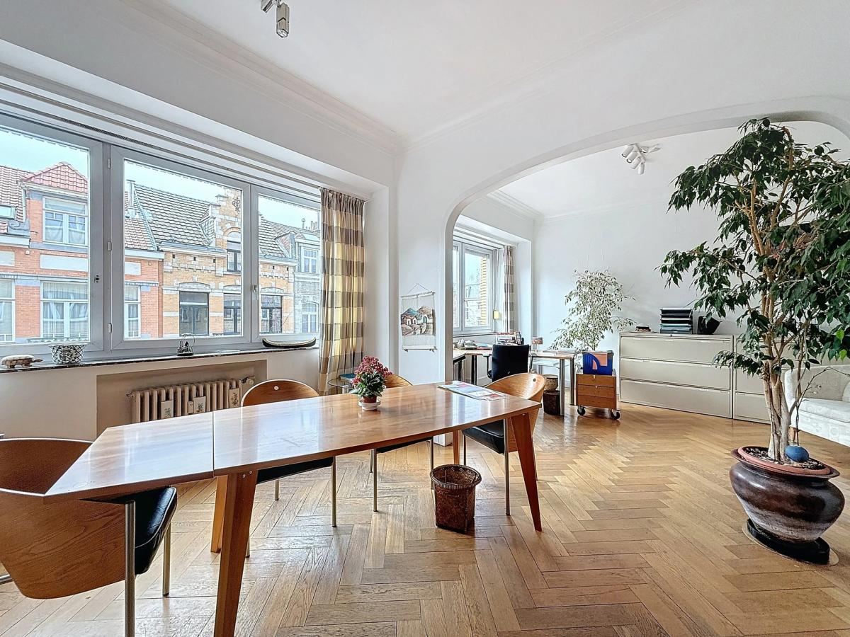 SOUS OFFER !! Place Brugmann: appartement 1 chambre avec balcon et garage