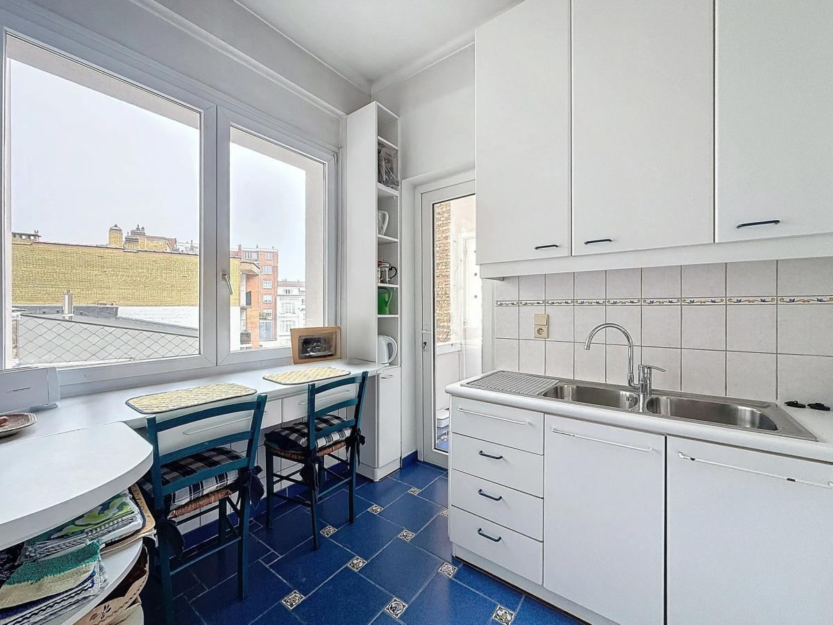 SOUS OFFER !! Place Brugmann: appartement 1 chambre avec balcon et garage