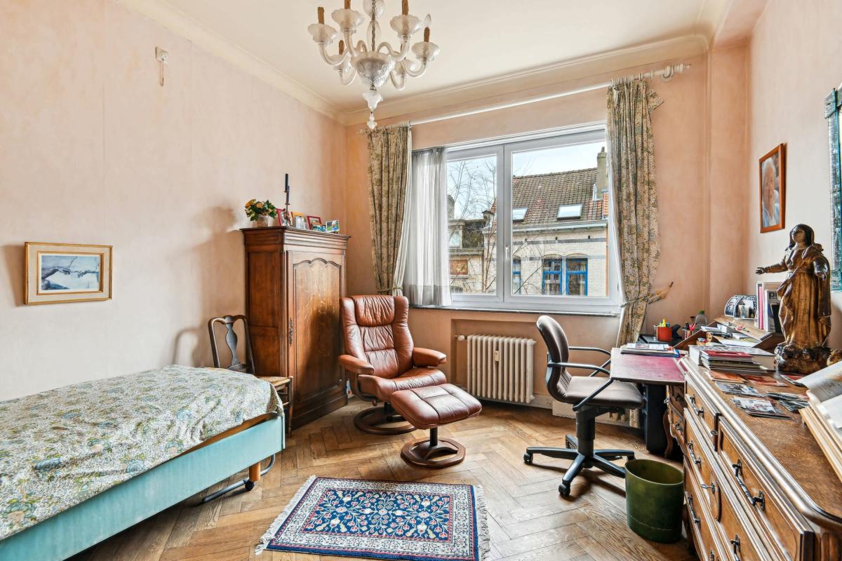 SOUS OFFER !! Place Brugmann: appartement 1 chambre avec balcon et garage