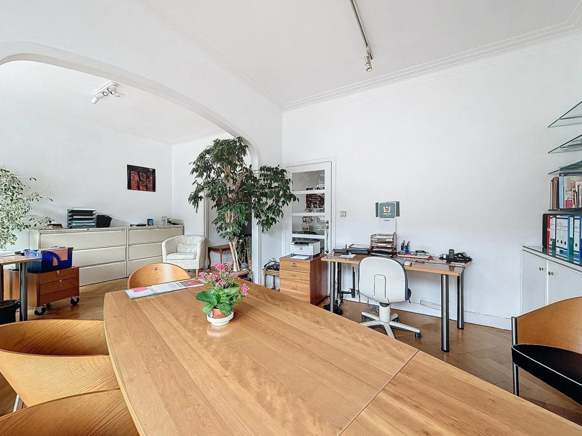 SOUS OFFER !! Place Brugmann: appartement 1 chambre avec balcon et garage