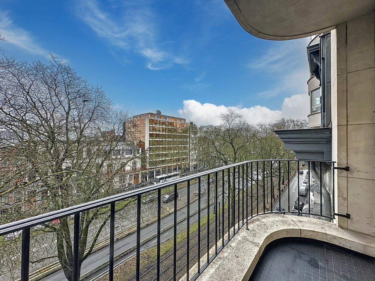 Louise : Appartement de prestige 3 ch. meublé + terrasse S/O
