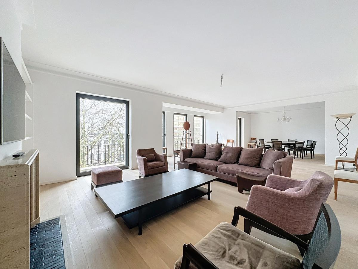 Louise : Appartement de prestige 3 ch. meublé + terrasse S/O