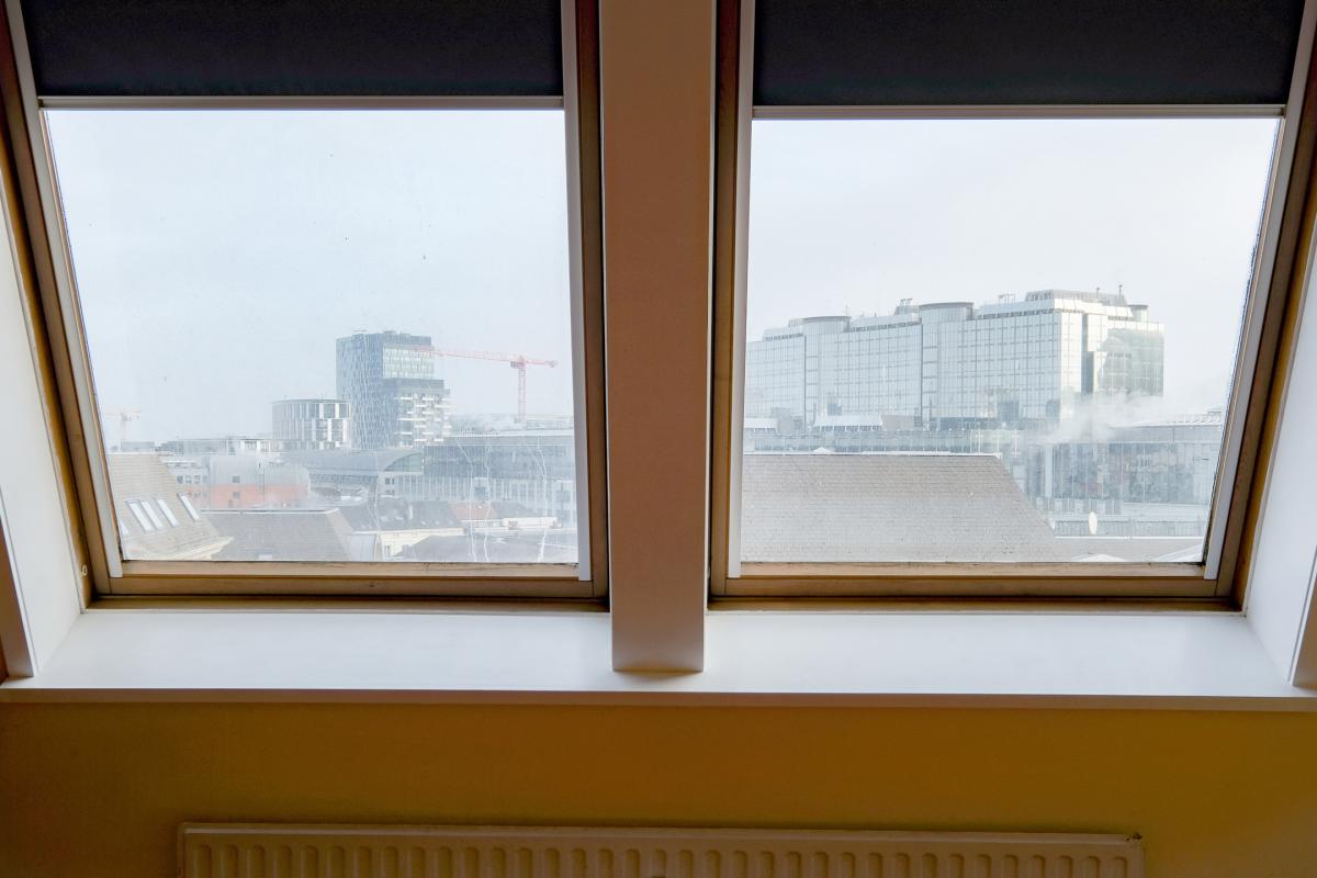 SOUS COMPROMIS ! Quartier Européen: Lumineux appartement 2 ch 