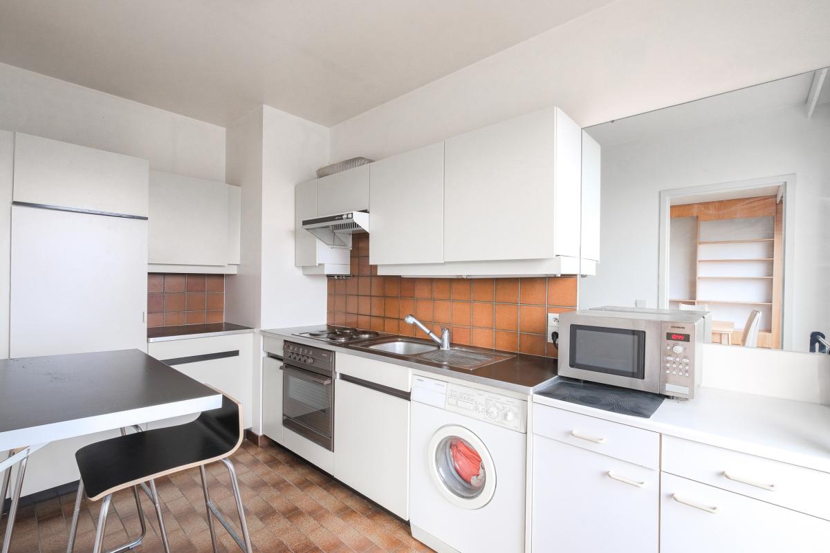 SOUS COMPROMIS ! Quartier Européen: Lumineux appartement 2 ch 