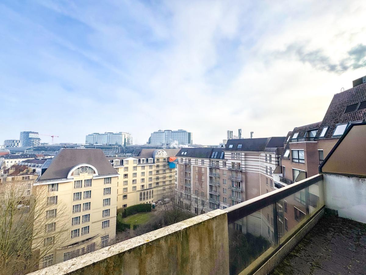 SOUS COMPROMIS ! Quartier Européen: Lumineux appartement 2 ch 