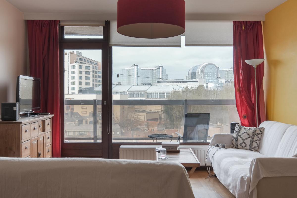 SOUS COMPROMIS - Place Jourdan: superbe appartement 2ch + 2 terr parking