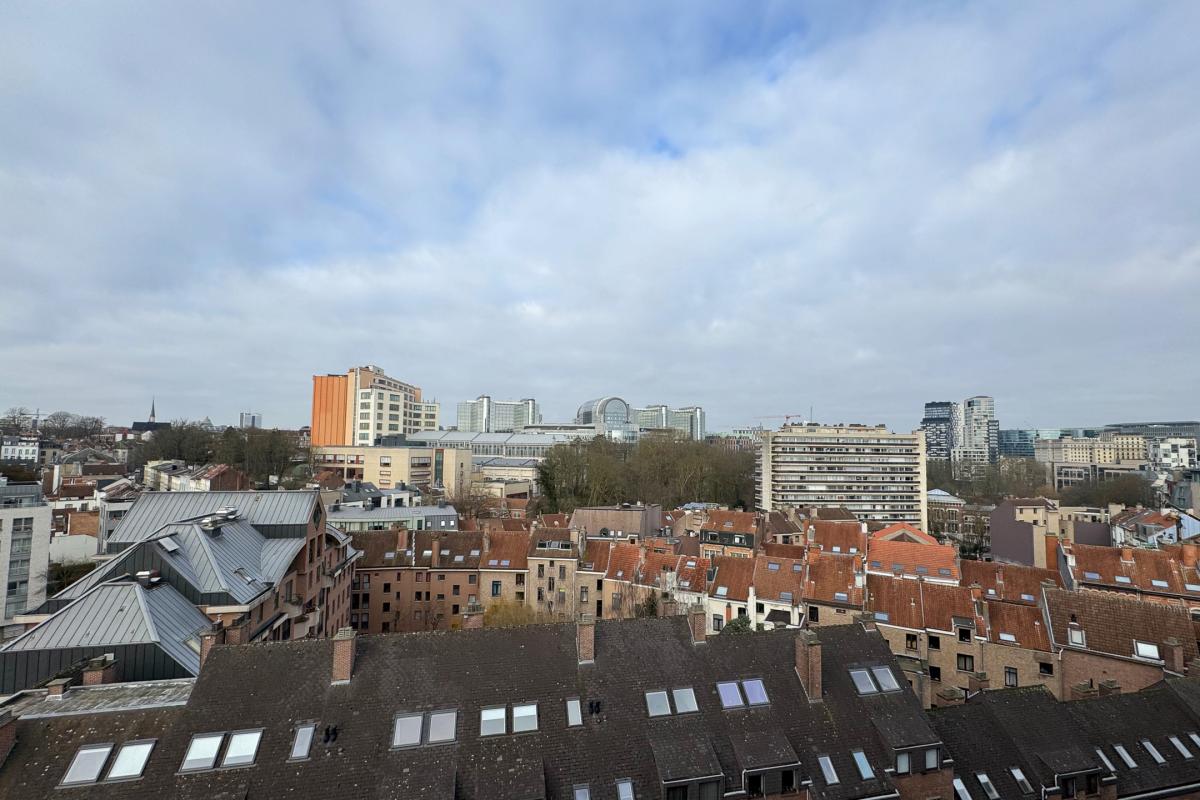 SOUS COMPROMIS - Place Jourdan: superbe appartement 2ch + 2 terr parking