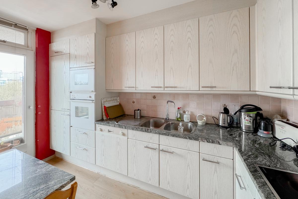SOUS COMPROMIS - Place Jourdan: superbe appartement 2ch + 2 terr parking