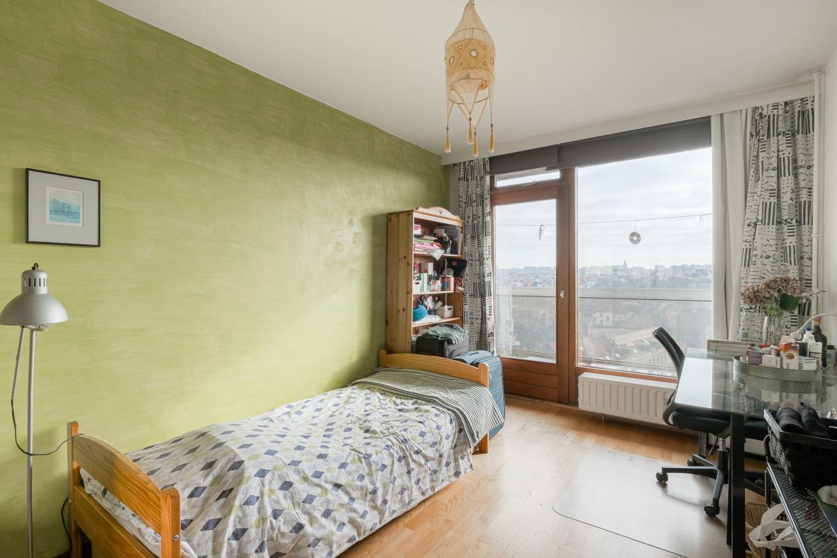 SOUS COMPROMIS - Place Jourdan: superbe appartement 2ch + 2 terr parking