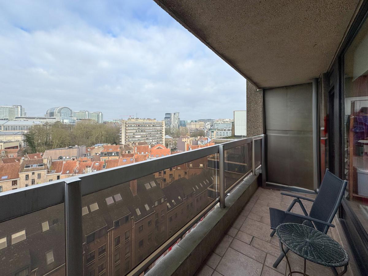SOUS COMPROMIS - Place Jourdan: superbe appartement 2ch + 2 terr parking