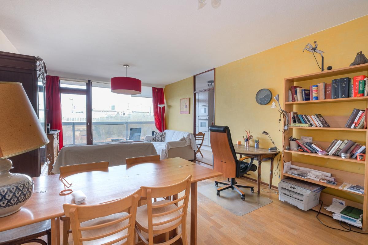 SOUS COMPROMIS - Place Jourdan: superbe appartement 2ch + 2 terr parking