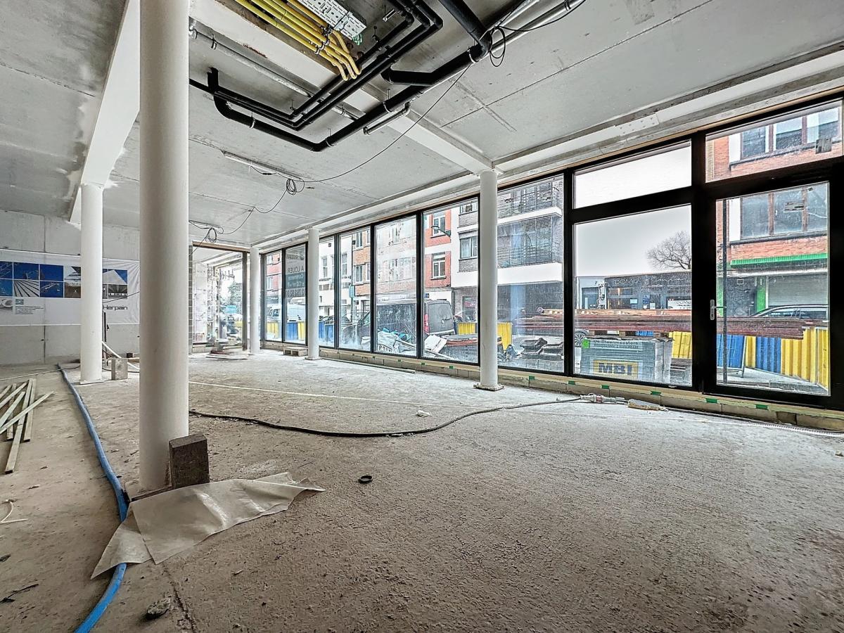VDK Housing : Beau RDC commercial CASCO 