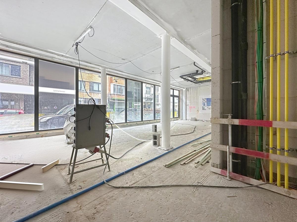 VDK Housing : Beau RDC commercial CASCO 