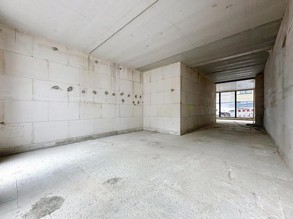 VDK Housing : Beau RDC commercial CASCO