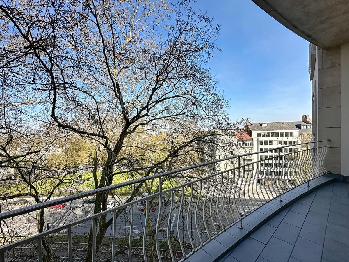 Louise/Cambre: Somptueux appartement meublé 3 ch. + terrasse