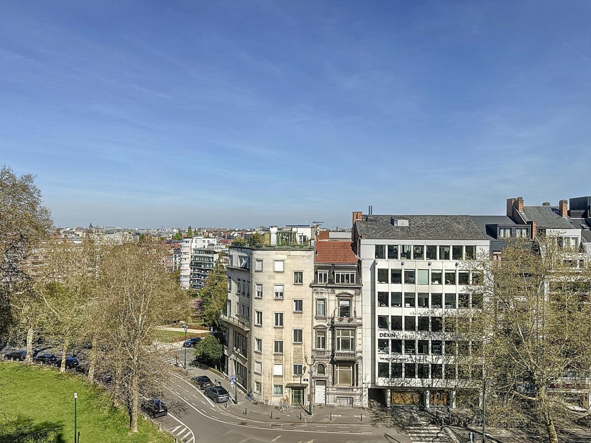 Louise/Cambre: Somptueux appartement meublé 3 ch. + terrasse