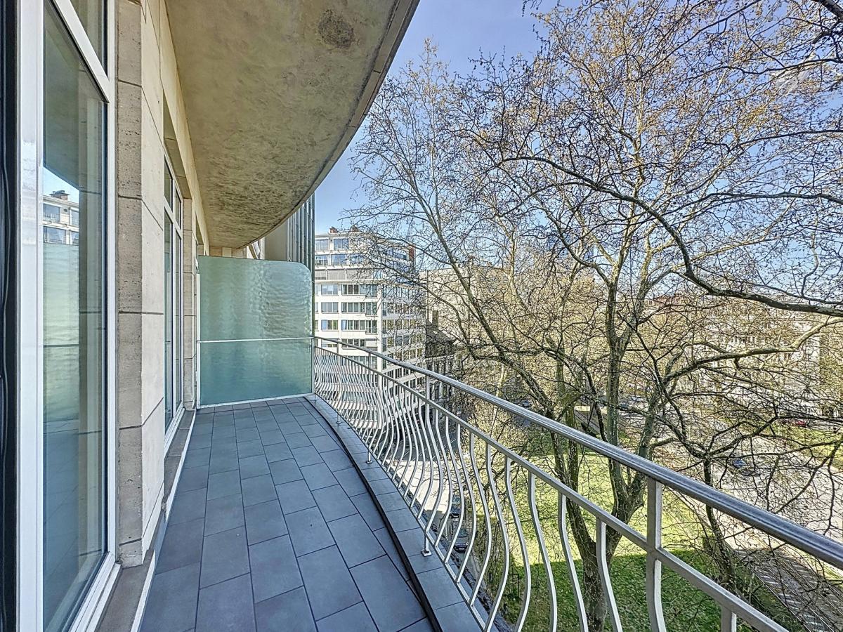 Louise/Cambre: Somptueux appartement meublé 3 ch. + terrasse