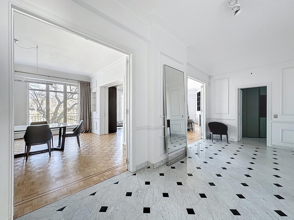 Louise/Cambre: Somptueux appartement meublé 3 ch. + terrasse