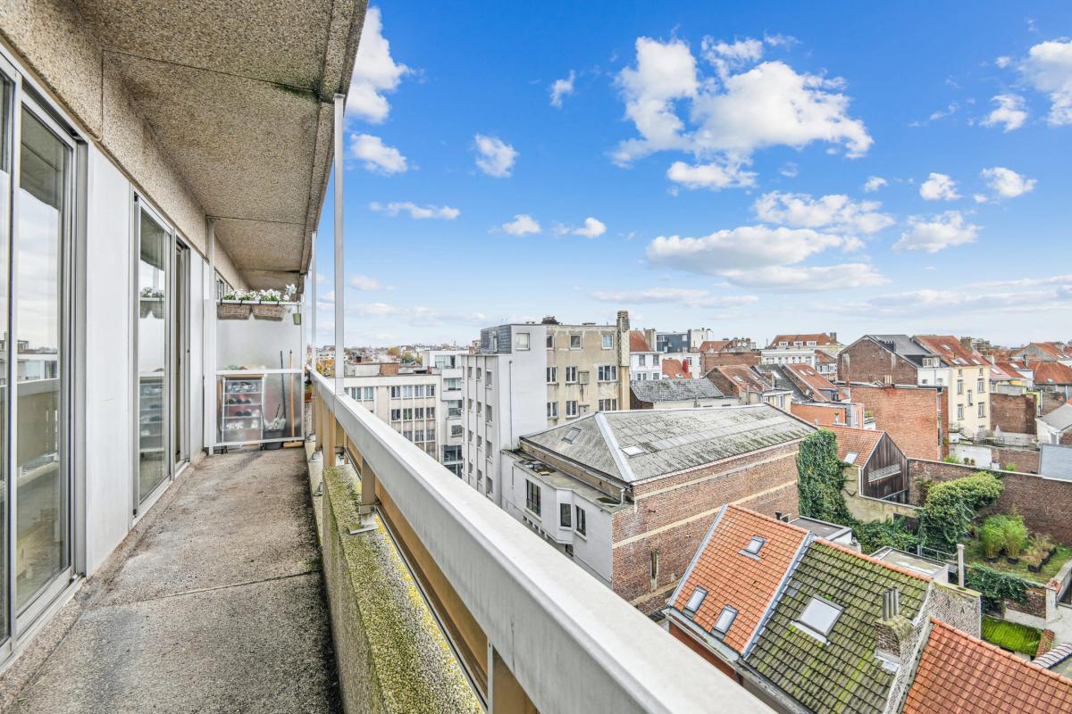 SOUS OFFRE ! Bascule : Appartement à rénover avec terrasses 