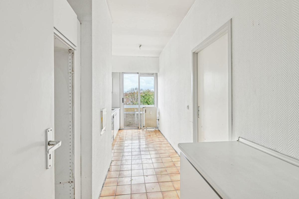 SOUS OFFRE ! Bascule : Appartement à rénover avec terrasses 