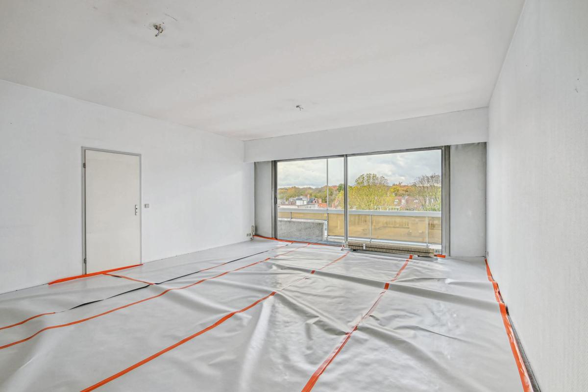 SOUS OFFRE ! Bascule : Appartement à rénover avec terrasses 