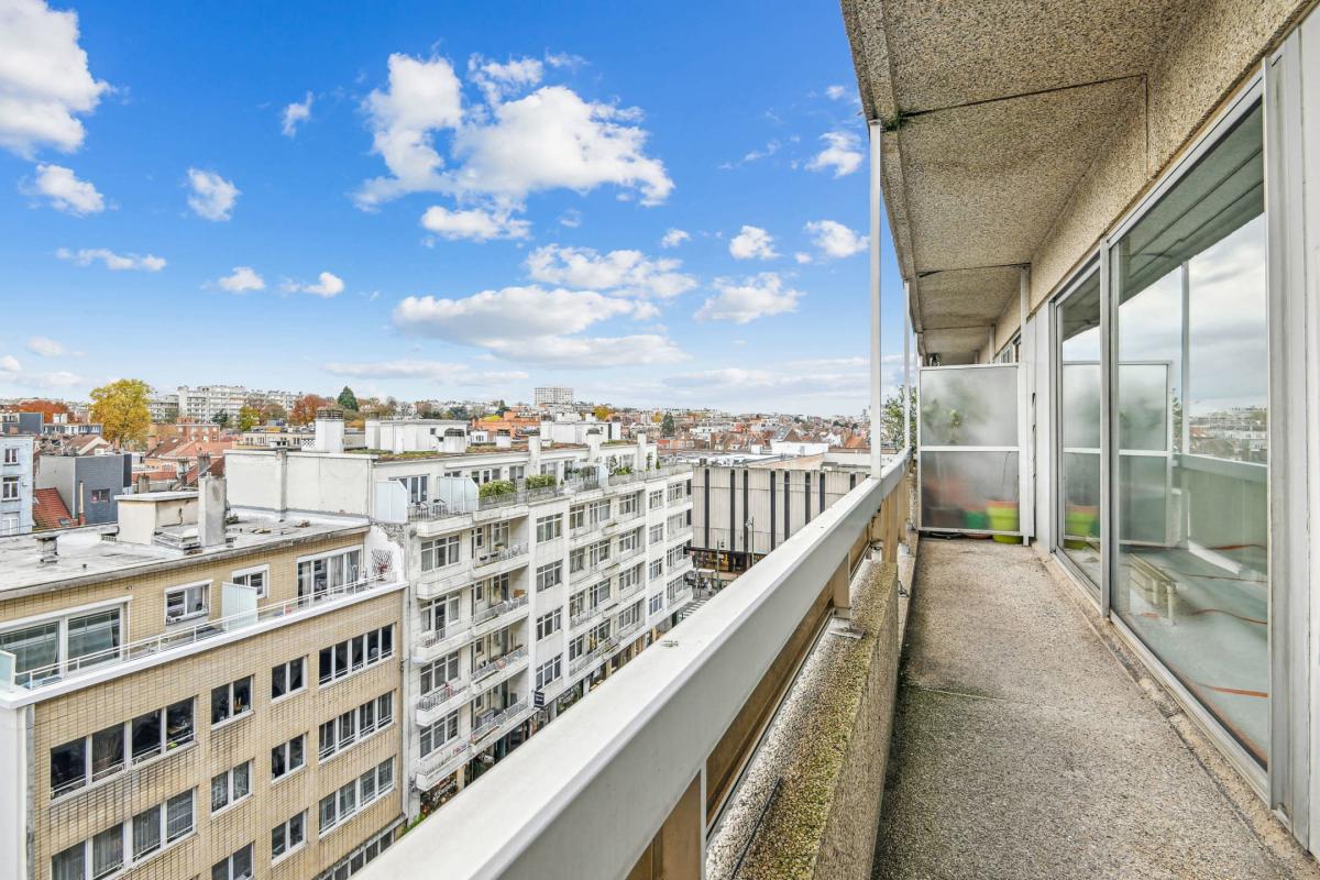 SOUS OFFRE ! Bascule : Appartement à rénover avec terrasses 