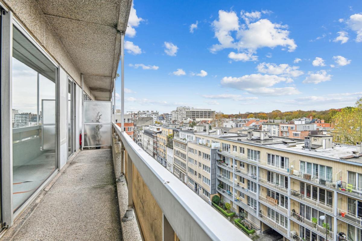 SOUS OFFRE ! Bascule : Appartement à rénover avec terrasses 