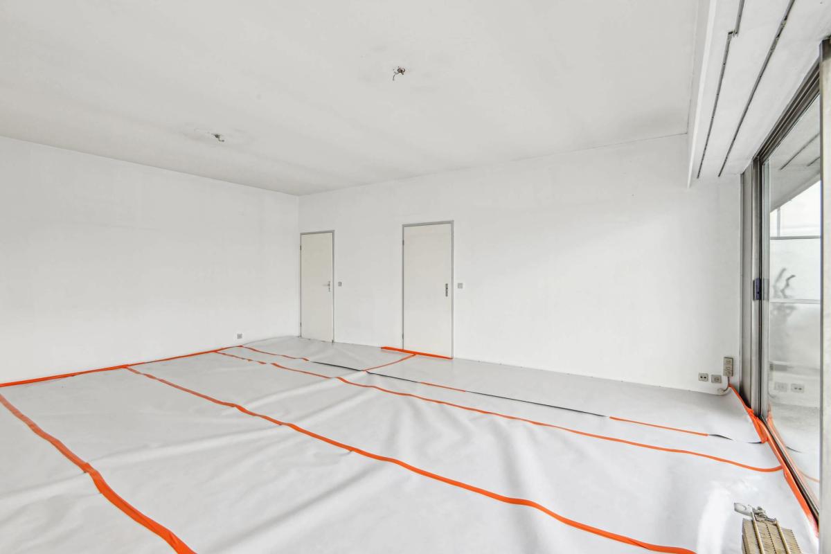 SOUS OFFRE ! Bascule : Appartement à rénover avec terrasses 
