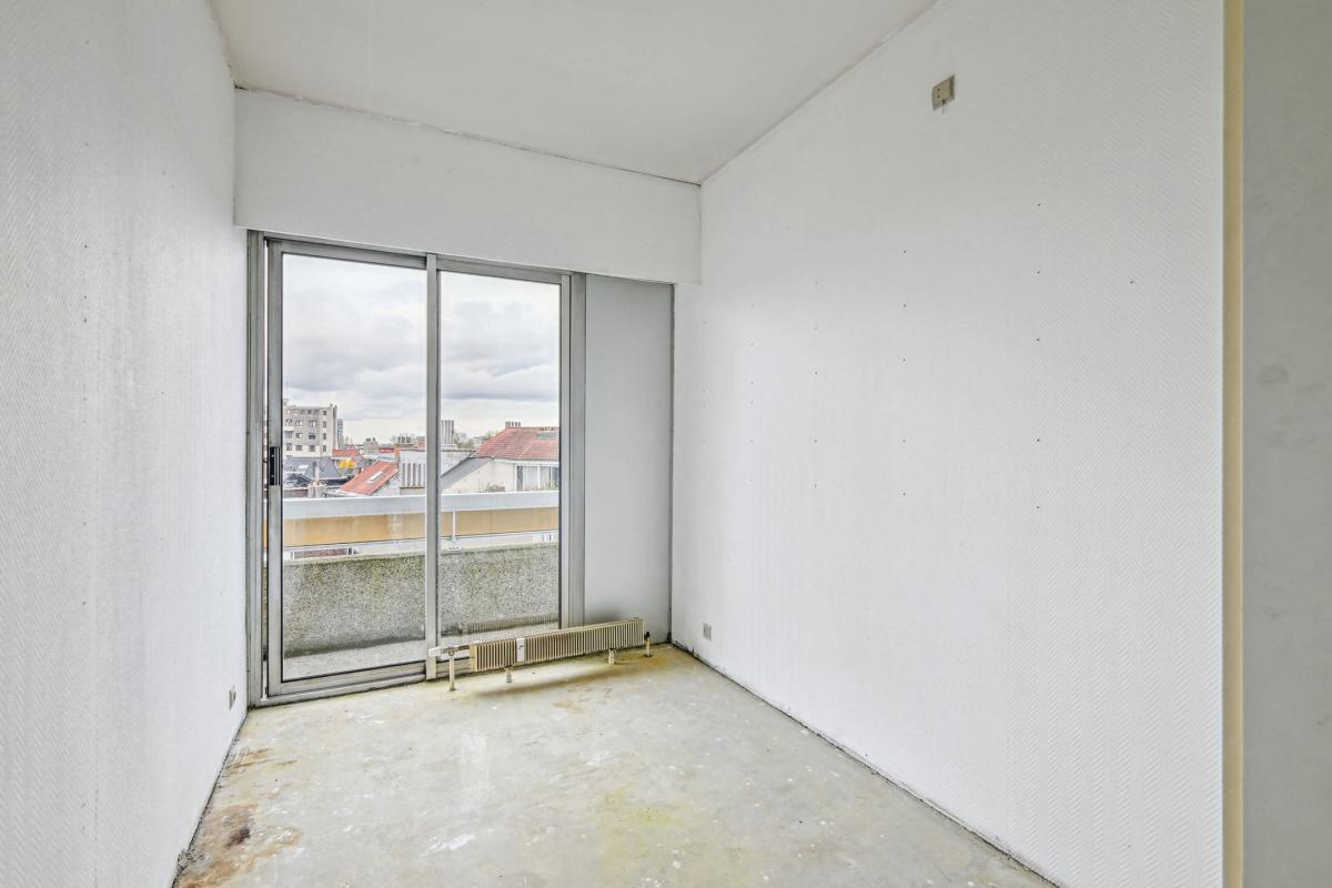 SOUS OFFRE ! Bascule : Appartement à rénover avec terrasses 