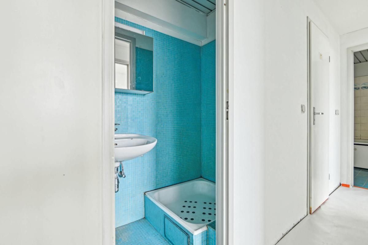 SOUS OFFRE ! Bascule : Appartement à rénover avec terrasses 