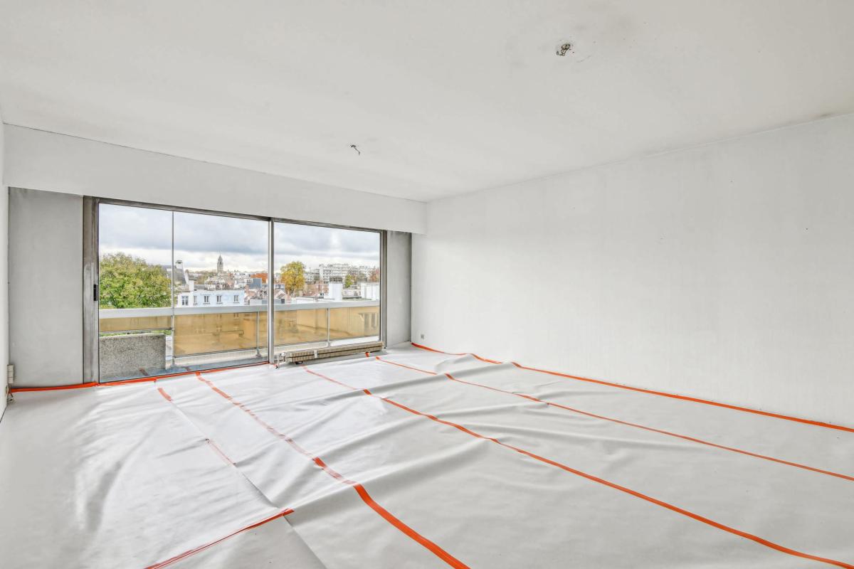 SOUS OFFRE ! Bascule : Appartement à rénover avec terrasses 