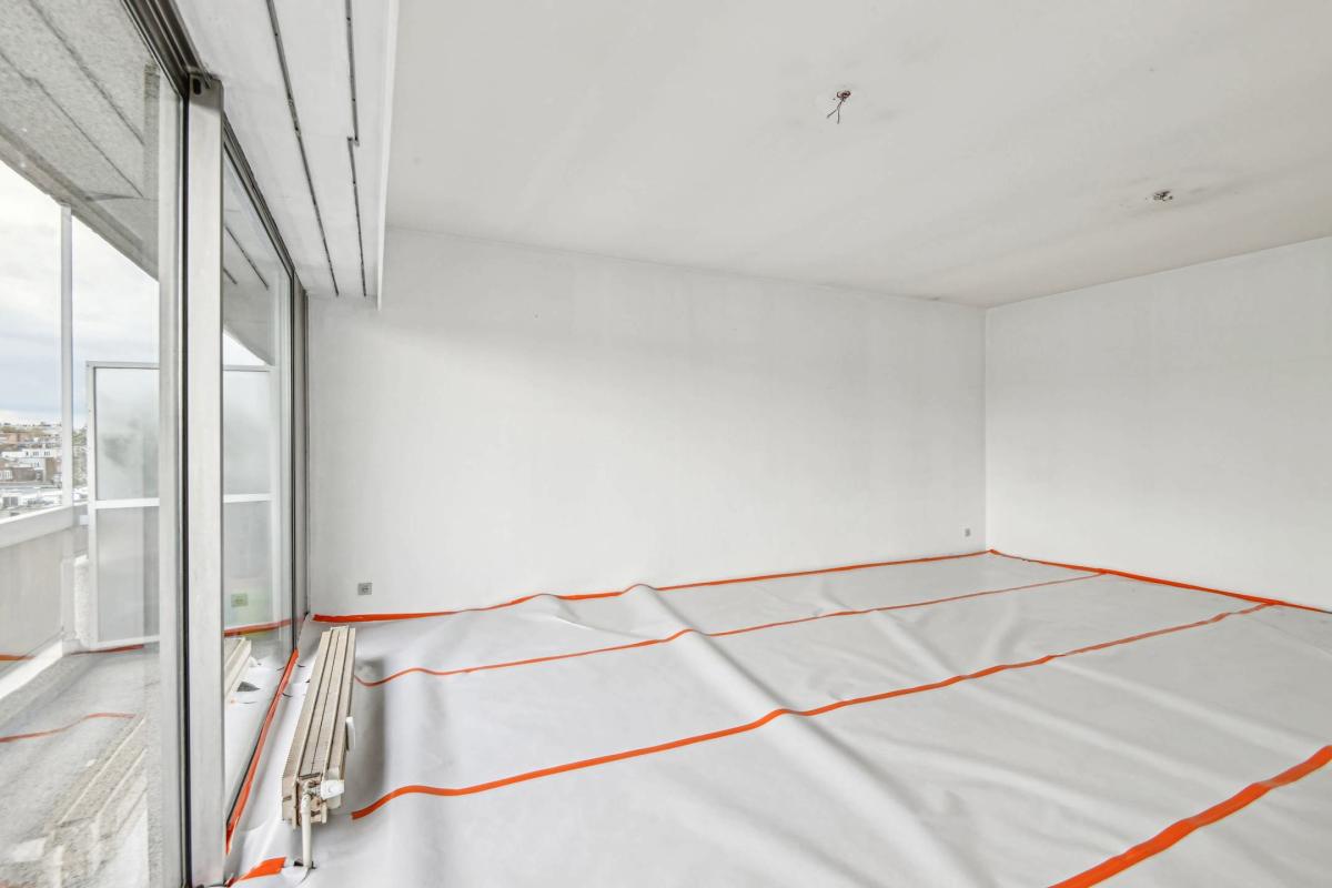 SOUS OFFRE ! Bascule : Appartement à rénover avec terrasses 
