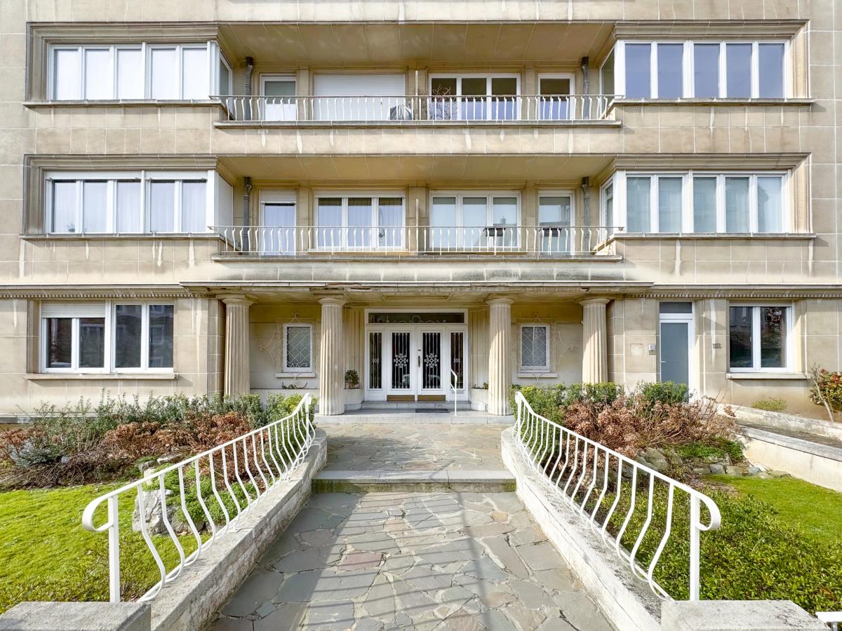 SOUS OFFRE !! Place Marie José : Magnifique appartement 3 chbr - terrasses