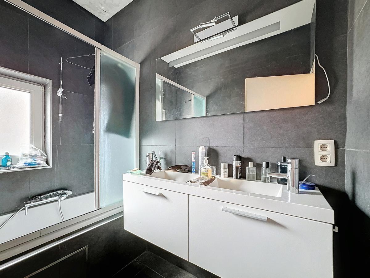 SOUS OFFRE !! Molière: appartement 1 chambre avec terrasse et garage