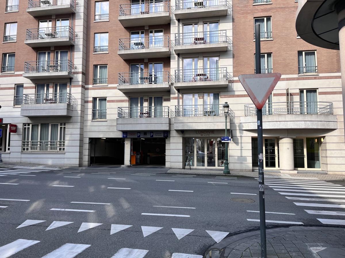 SOUS COMPROMIS - Parking couvert à vendre