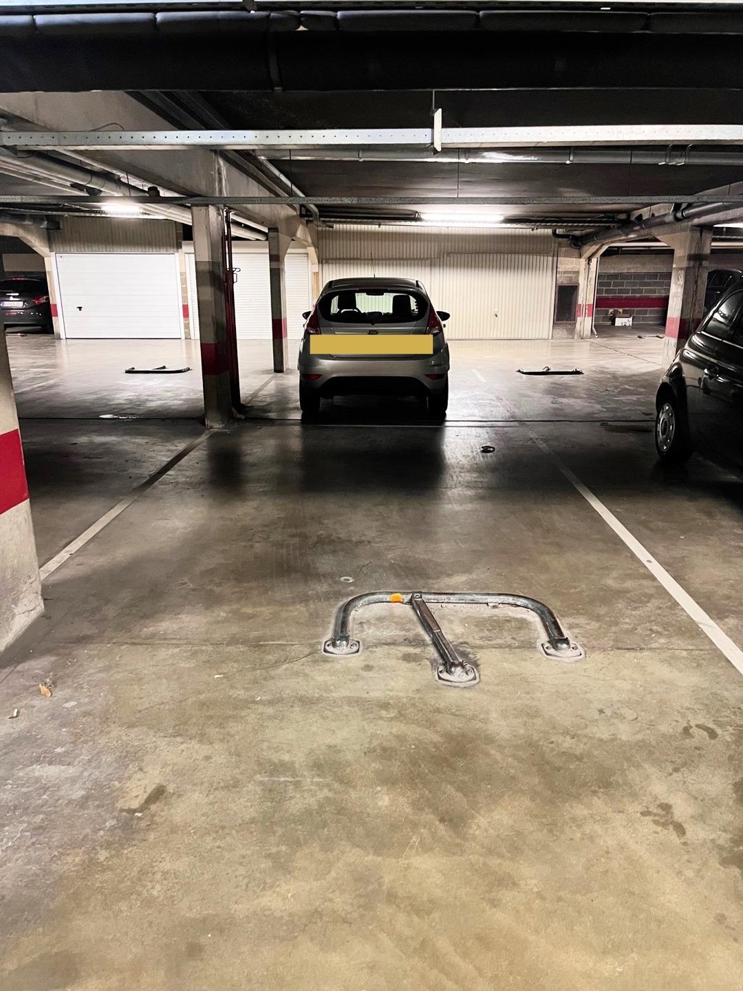 SOUS COMPROMIS - Parking couvert à vendre
