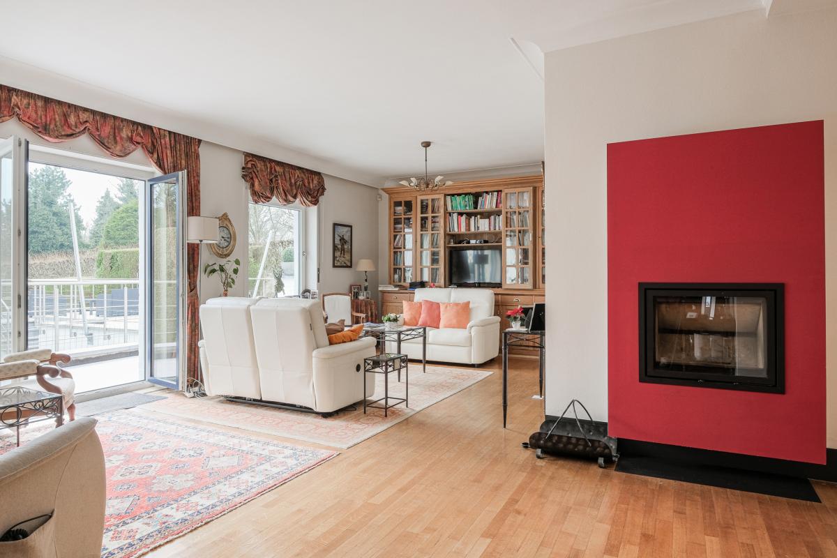 SOUS OFFRE !! Sapinière : Superbe maison 4 chambres, bureau + beau jardin 
